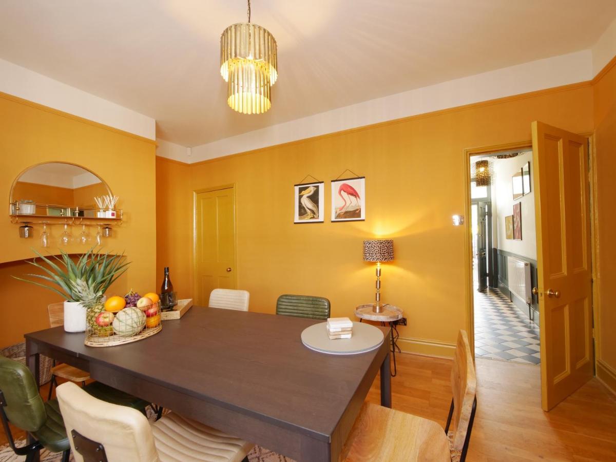 Bar Wall Cottage-City Wall Views-Sleeps 5 요크 외부 사진