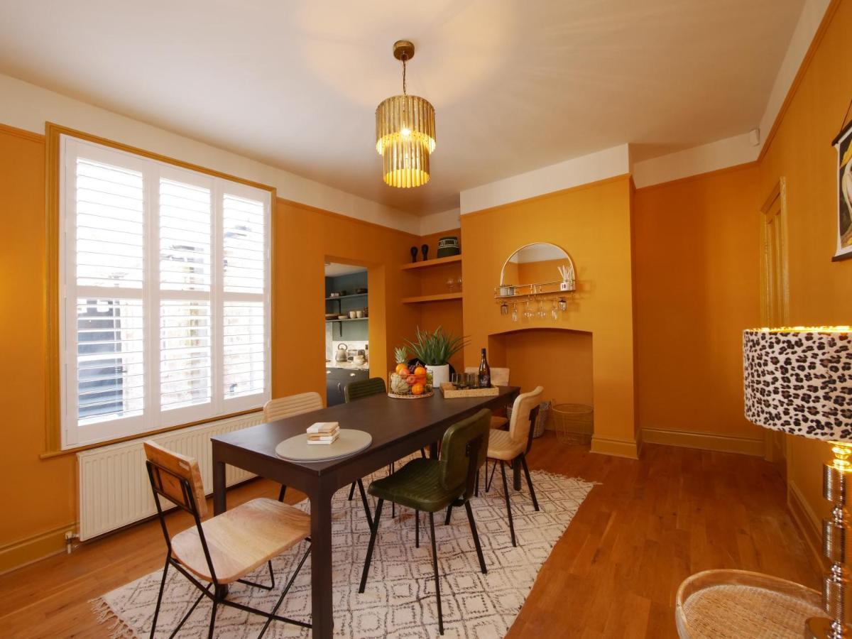 Bar Wall Cottage-City Wall Views-Sleeps 5 요크 외부 사진
