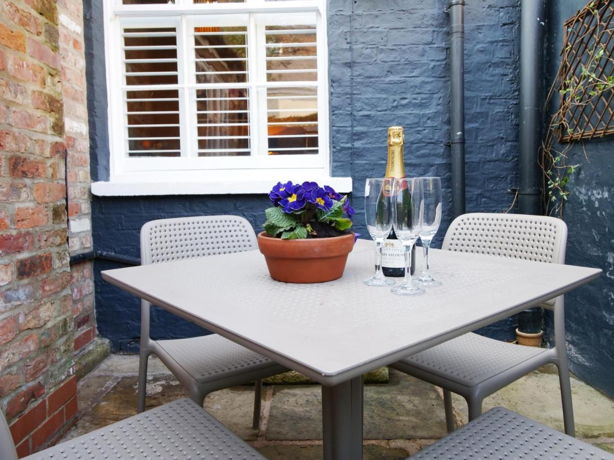 Bar Wall Cottage-City Wall Views-Sleeps 5 요크 외부 사진