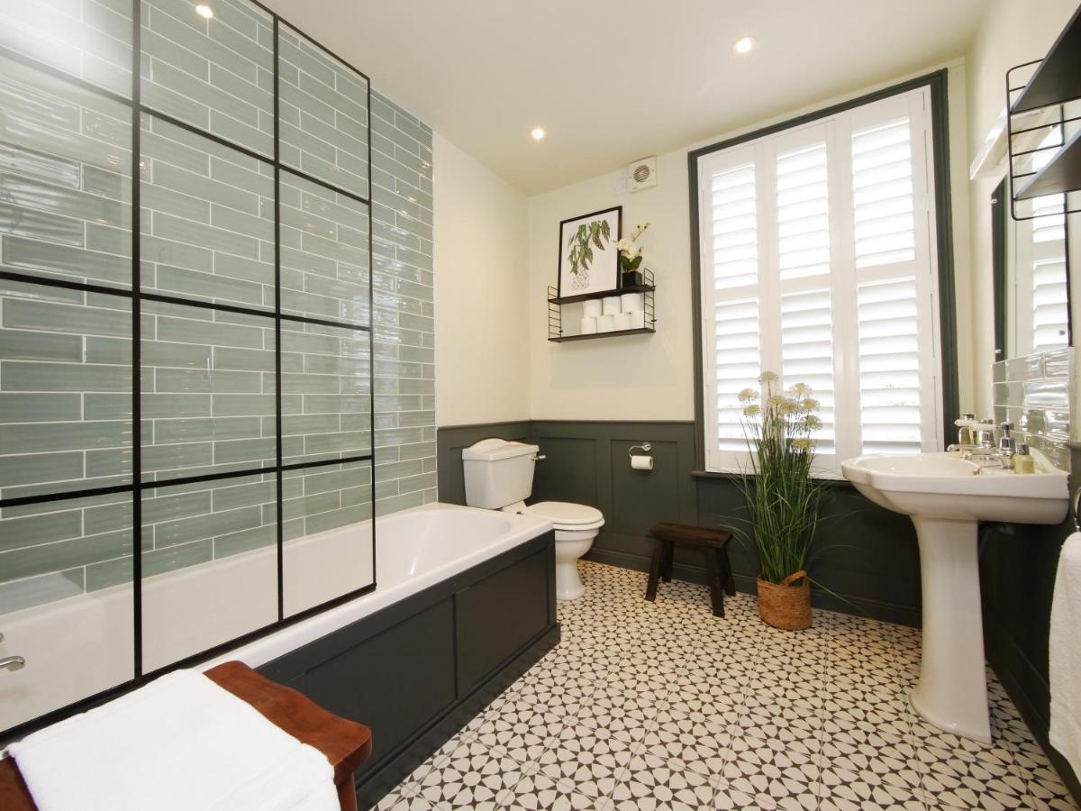 Bar Wall Cottage-City Wall Views-Sleeps 5 요크 외부 사진