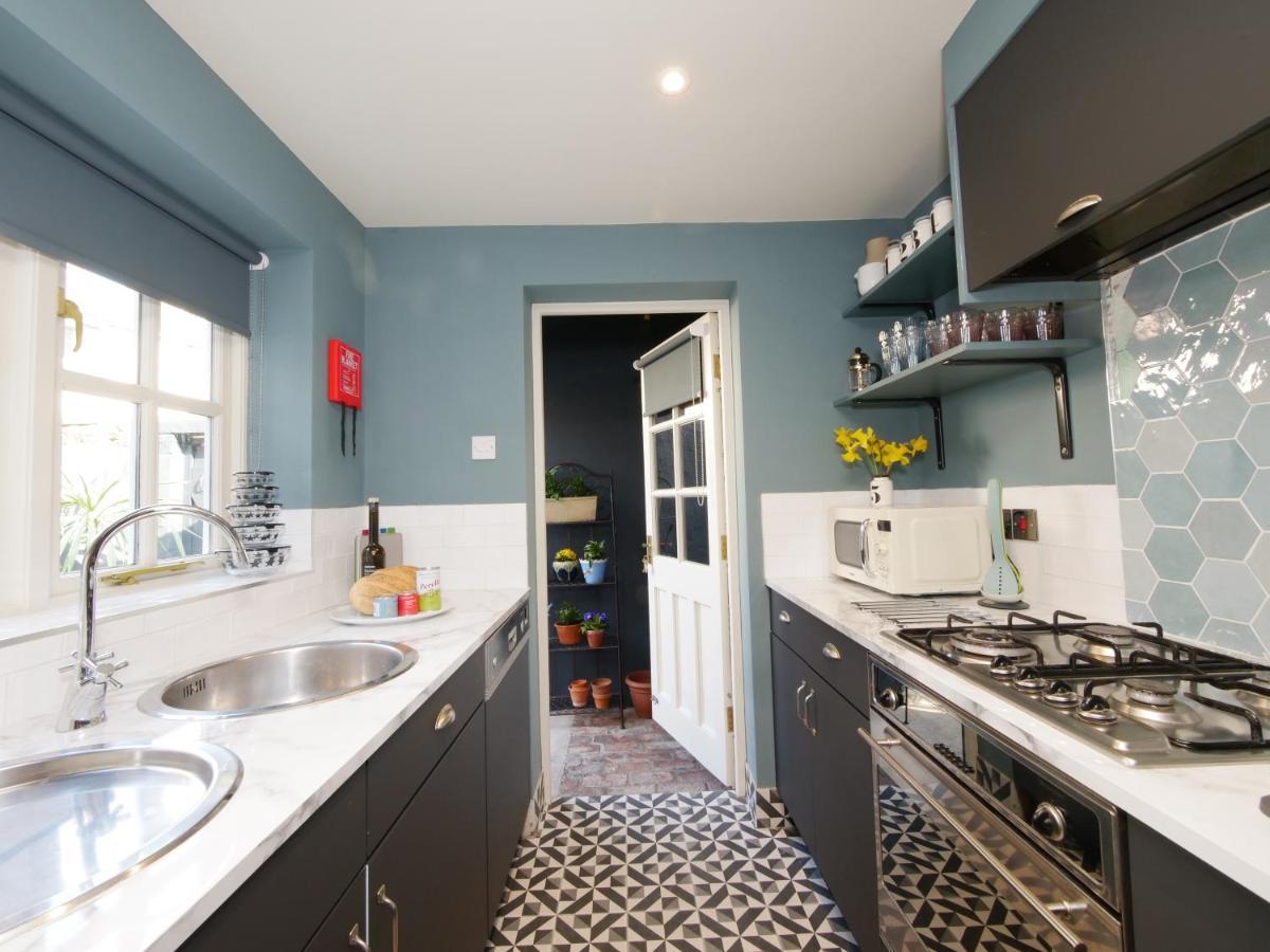 Bar Wall Cottage-City Wall Views-Sleeps 5 요크 외부 사진