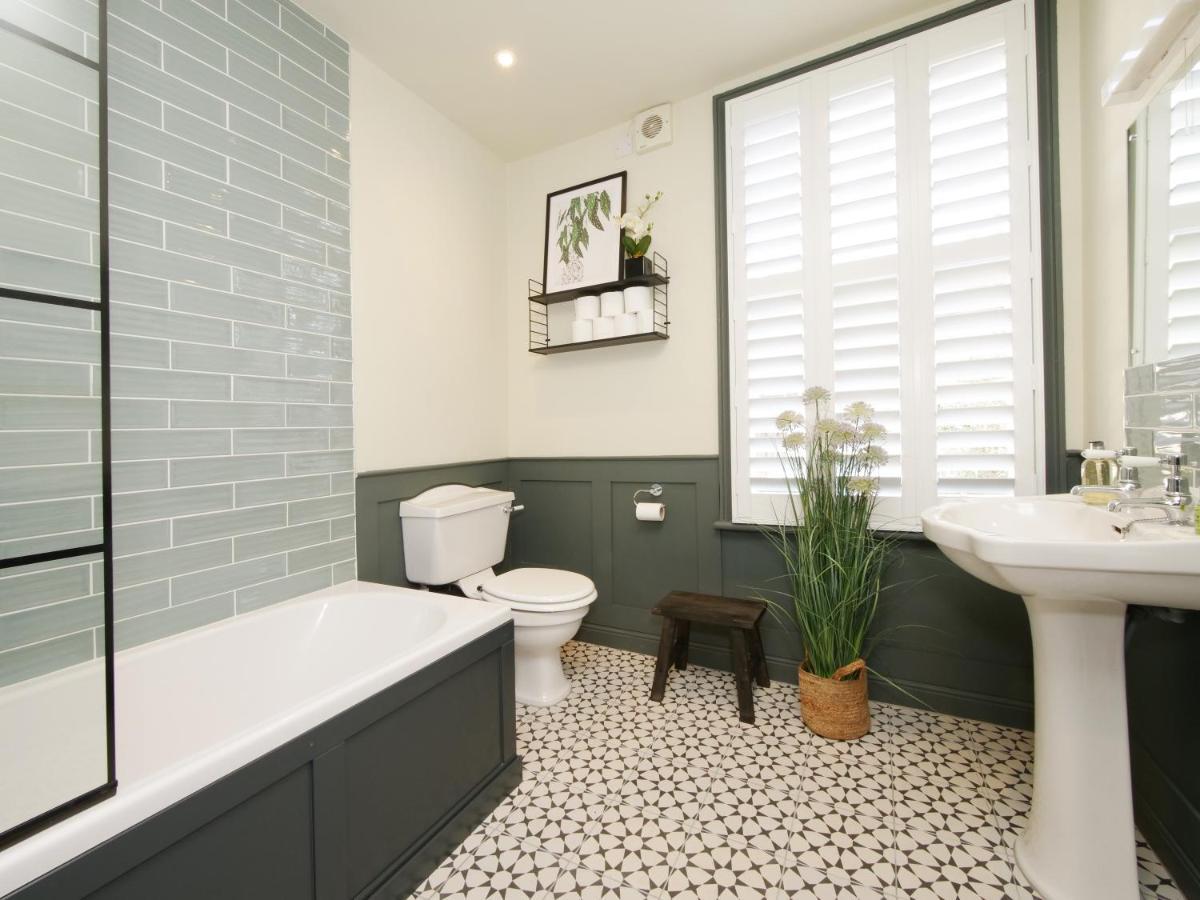 Bar Wall Cottage-City Wall Views-Sleeps 5 요크 외부 사진